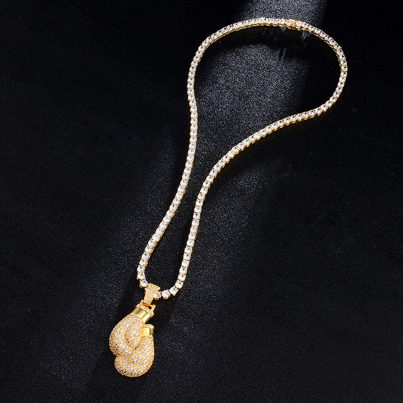 Halskette mit Tenniskette und Boxhandschuh-Anhänger