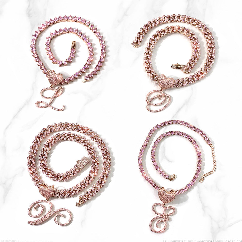 Collier cubain personnalisé avec initiale givrée en forme de cœur