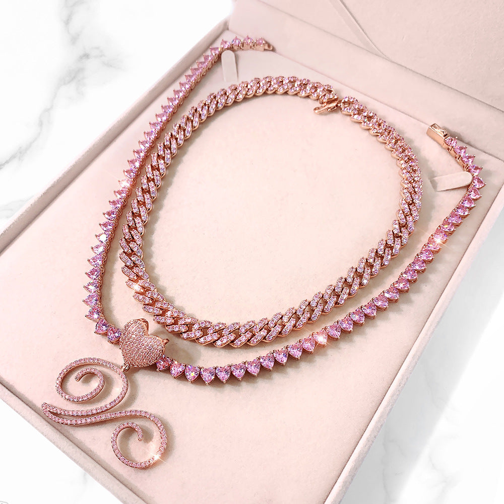Collier cubain personnalisé avec initiale givrée en forme de cœur