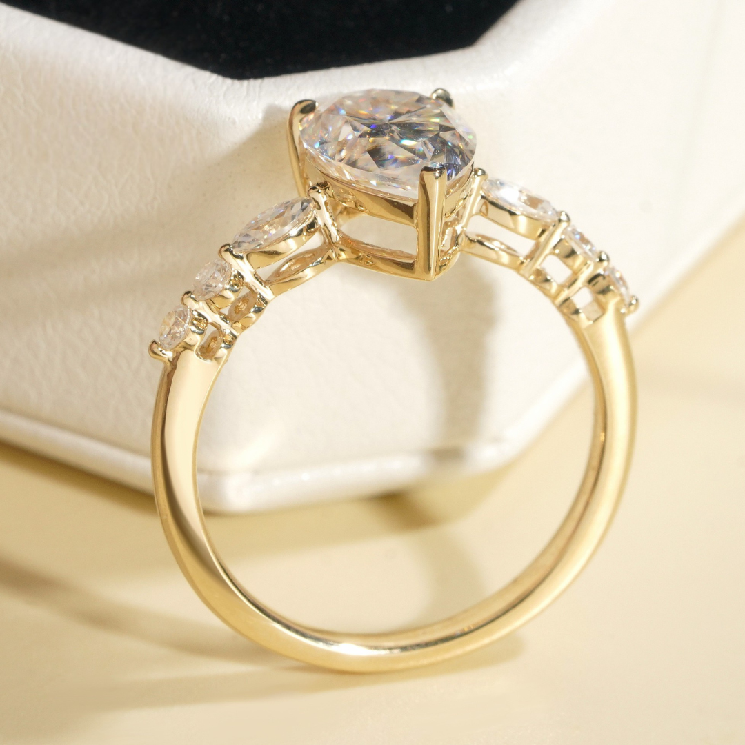 10K Solid Gold Pear-Cut Moissanite Engagement Ring