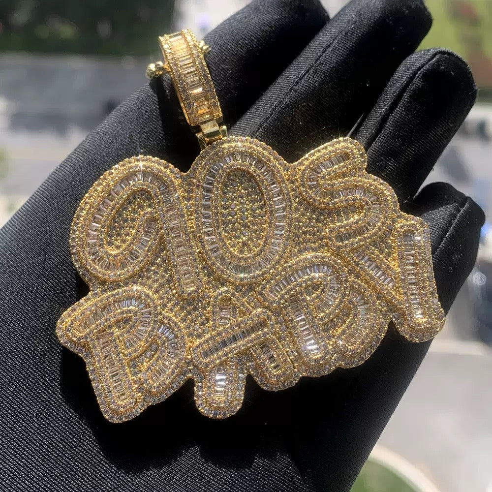 Chaîne pendentif entièrement baguette pour bébé des années 90