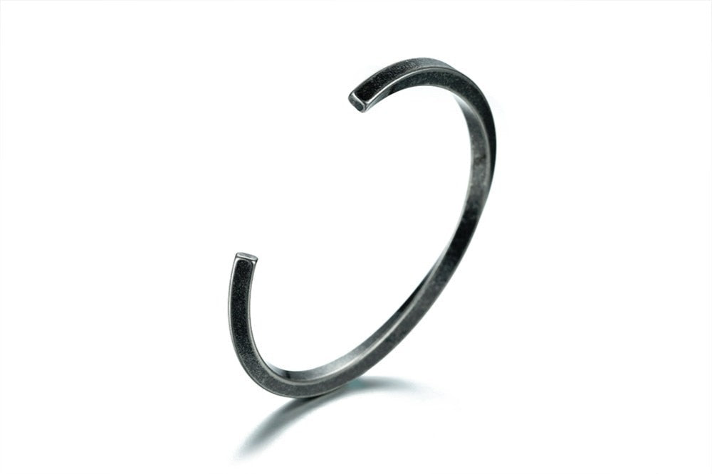 Twisted Unisize Men's Minimalist Bangle