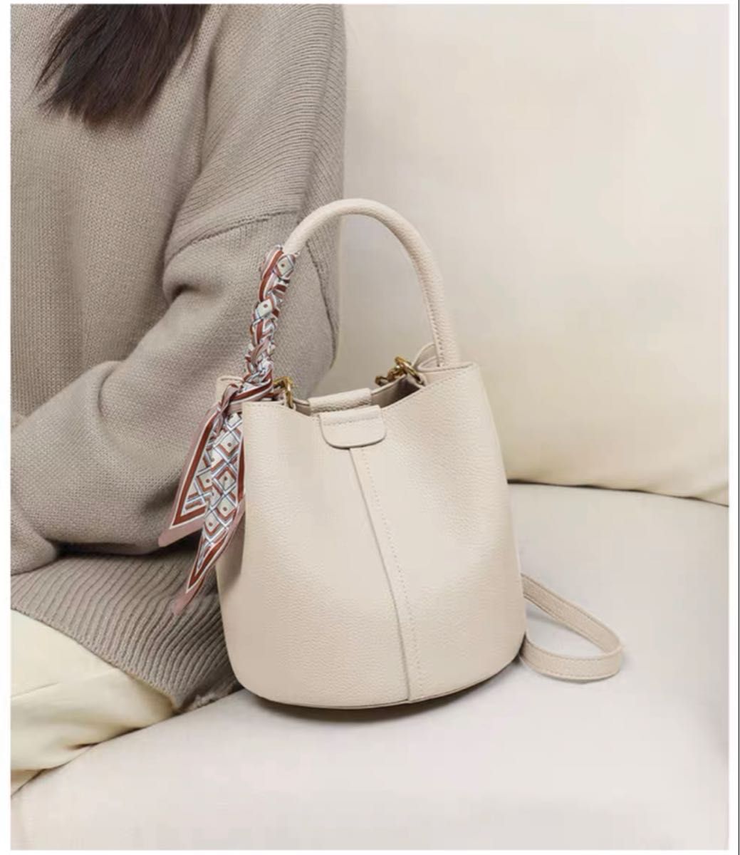 VVS Iconic Leather Bucket bag